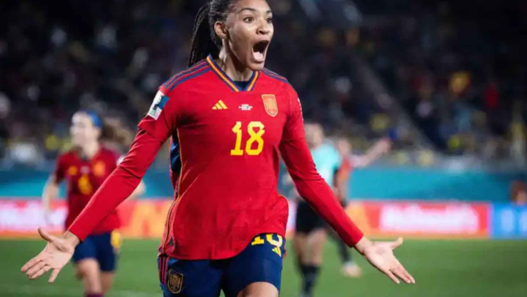 Salma Paralluelo, celebrando uno de sus goles en la semifinal