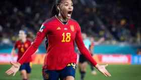 Salma Paralluelo, celebrando uno de sus goles en la semifinal