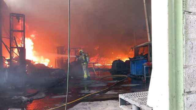Incendio en la empresa Llenyes i Carbons Ponç de Castellar del Vallès