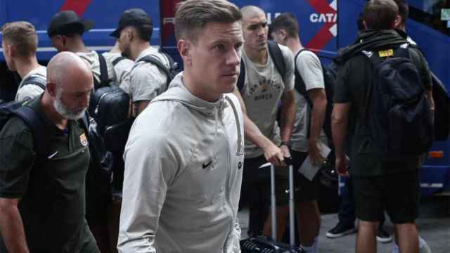 Ter Stegen, saliendo del autobús del FC Barcelona / REDES