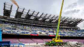 Las grúas siguen trabajando a destajo en los interiores del Camp Nou