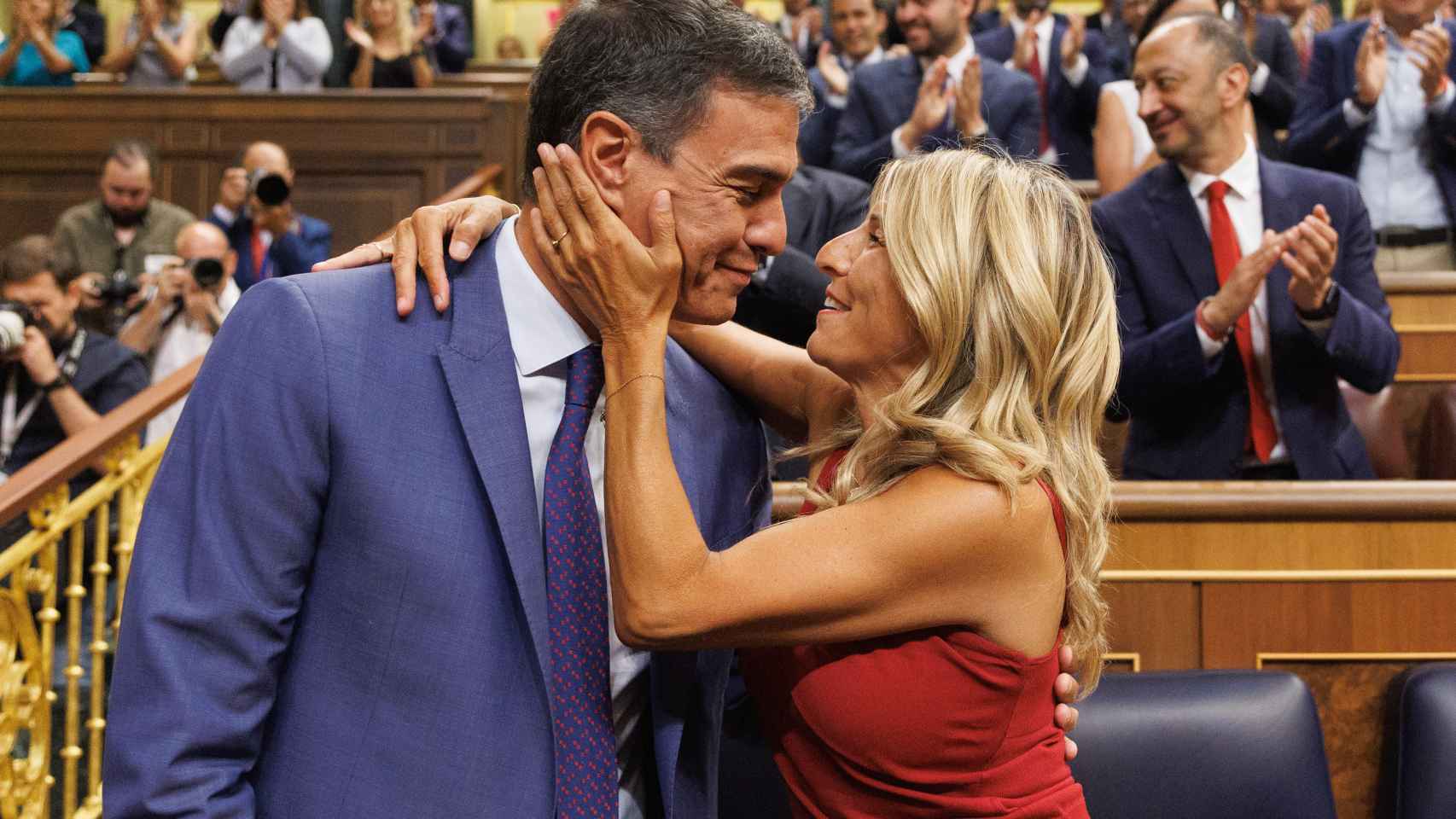 El presidente del Gobierno en funciones y secretario general del PSOE, Pedro Sánchez y la líder de Sumar, Yolanda Díaz durante la Sesión Constitutiva de la XV Legislatura en el Congreso de los Diputados