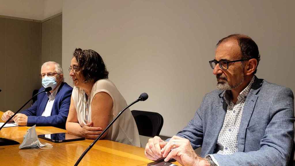 Xavier Pérez (d), gerente del ICS, en un acto anterior