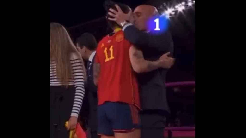 Beso entre Rubiales y Jenni Hermoso