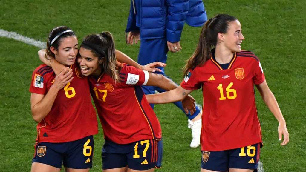 Aitana Bonmatí, Alba Redondo y María Pérez, jugadoras de la Selección femenina de fútbol