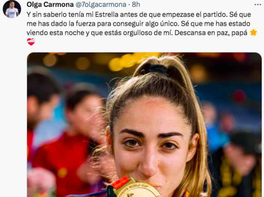 Tuit de Olga Carmona en el que anuncia el fallecimiento de su padre