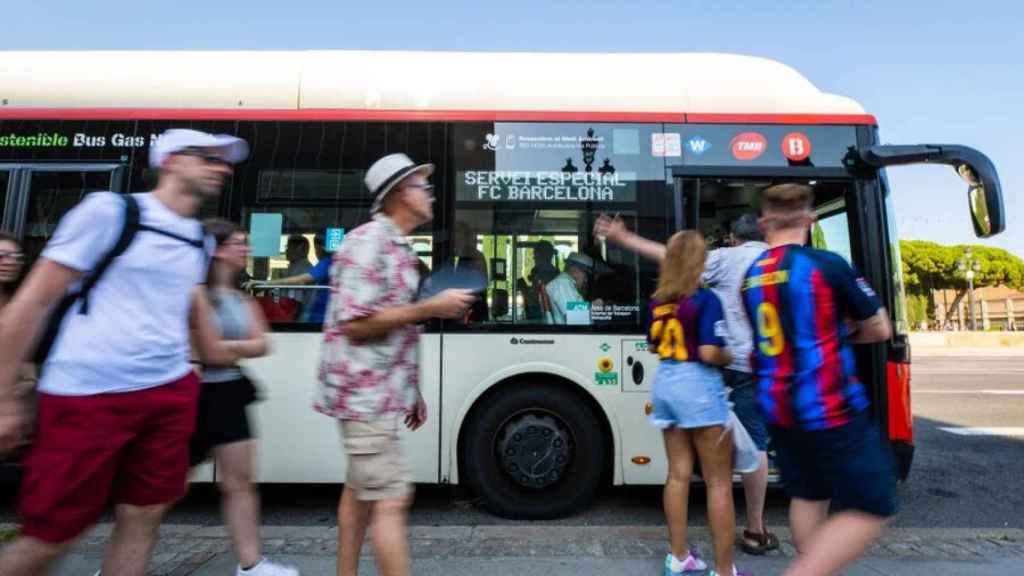 Acceso al estadio Lluís Companys en el partido ante el Cádiz