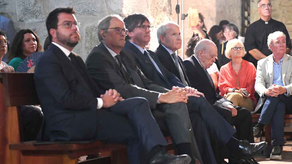 (I-D) El presidente de la Generalitat, Pere Aragonès, y los expresidentes de la Generalitat Quim Torra, Carles Puigdemont, José Montilla y Jordi Pujol durante el homenaje al músico Pau Casals