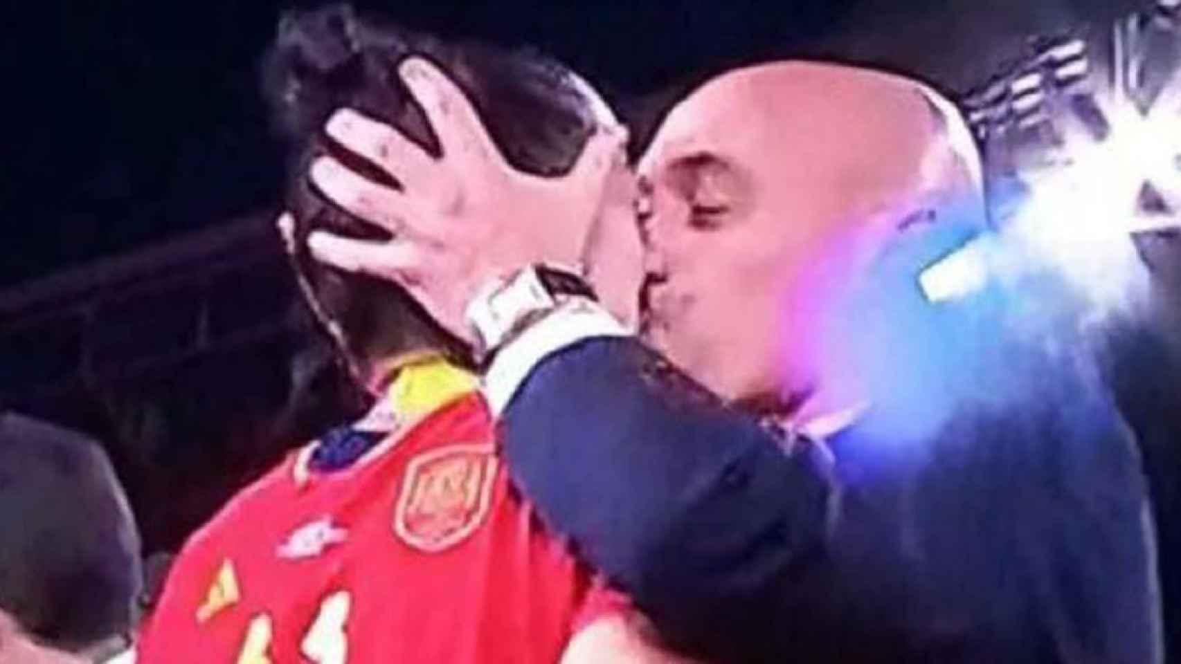 El beso robado de Luís Rubiales a Jennifer Hermoso