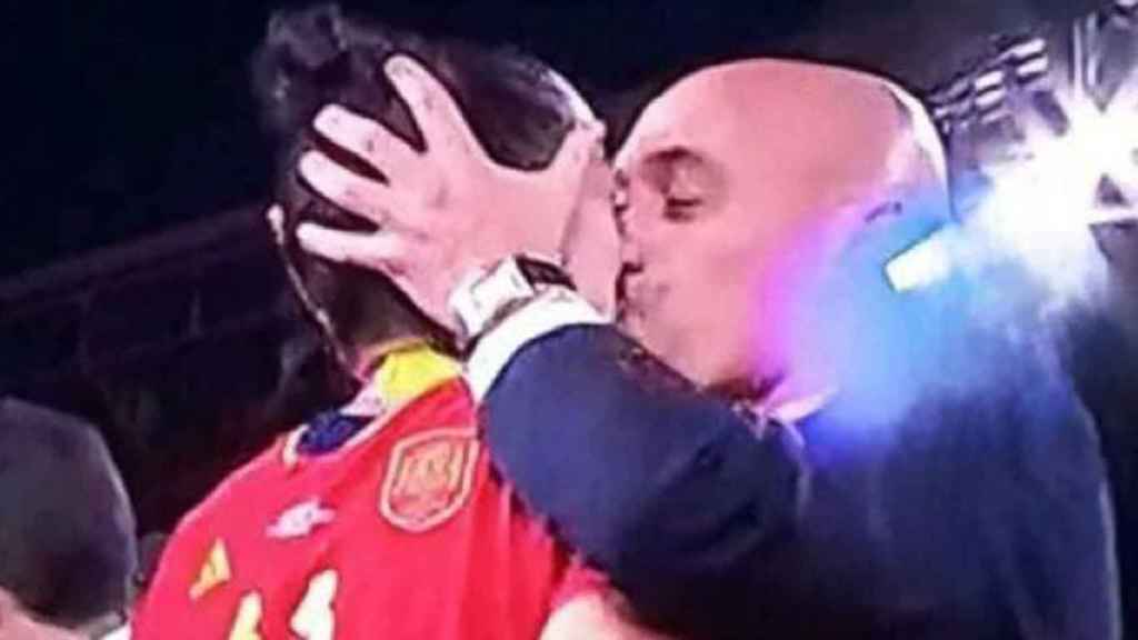 El beso robado de Luis Rubiales a Jennifer Hermoso