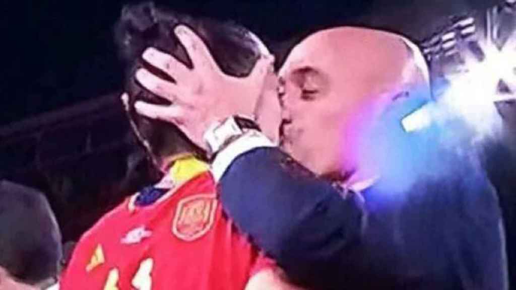 El beso robado de Luís Rubiales a Jennifer Hermoso