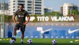 Xavi Hernández dirige un entrenamiento del Barça en la Ciutat Esportiva