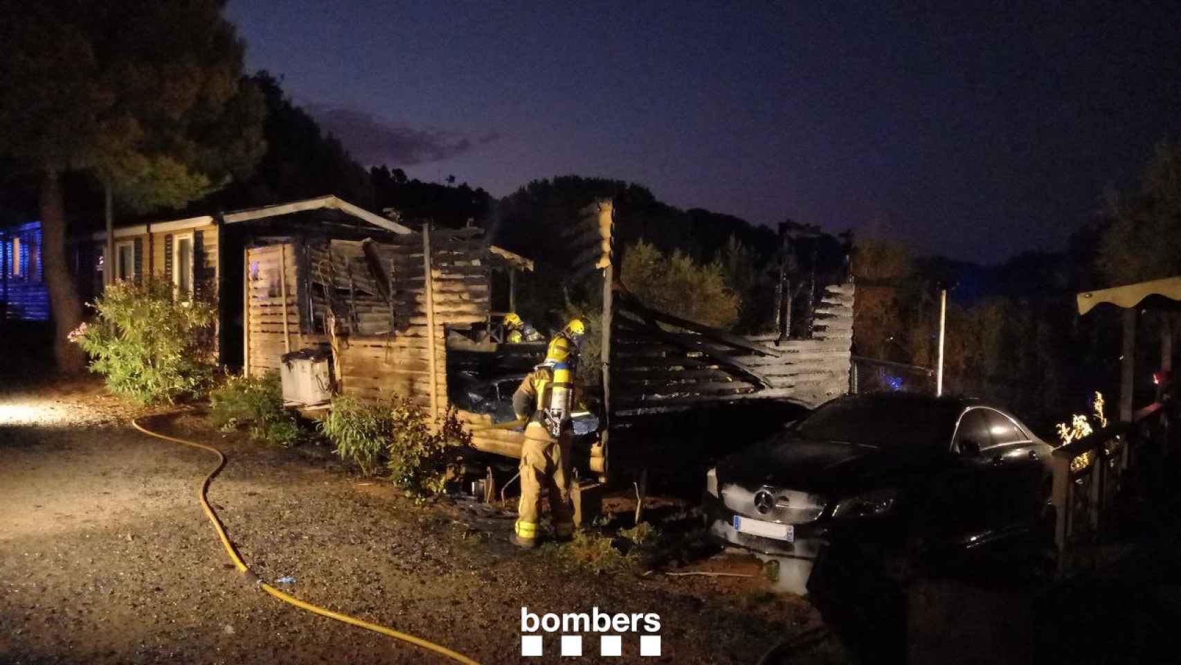 Estado en el que ha quedado el bungalow en el que ha muerto la menor