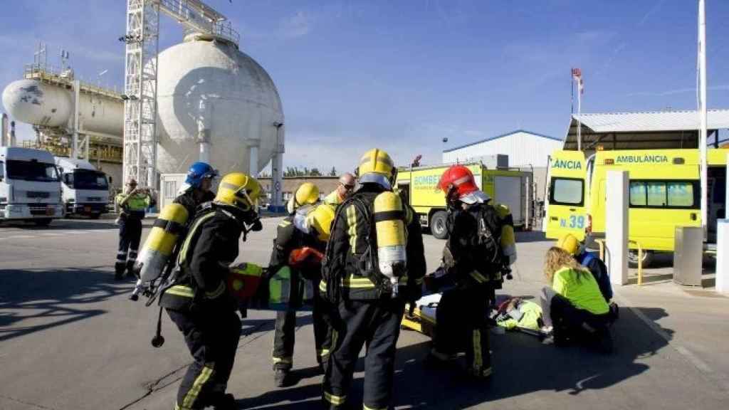 Simulacro de accidente químico en una industria