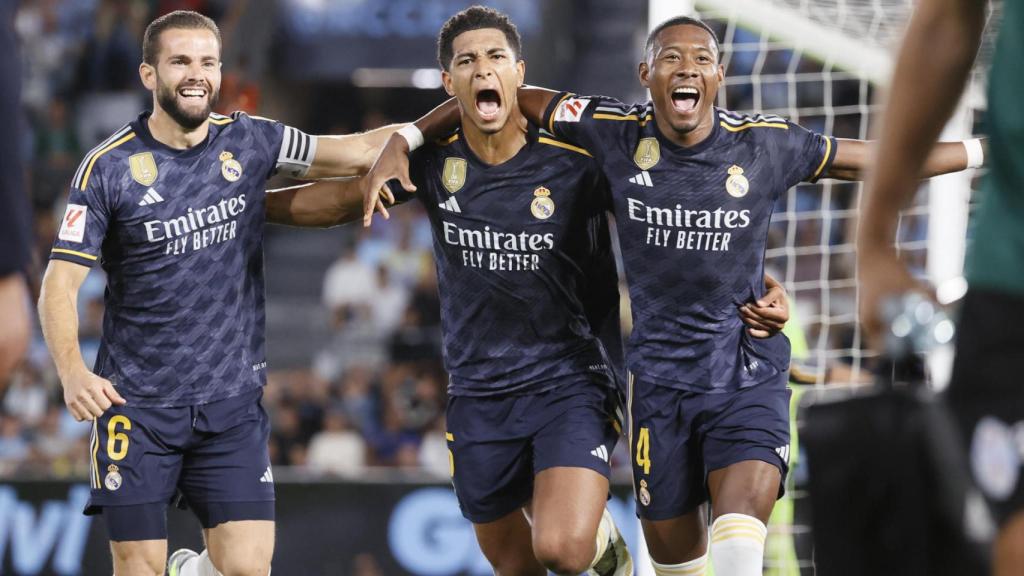 Nacho, Jude Bellingham y David Alaba festejan el gol de la victoria ante el Celta