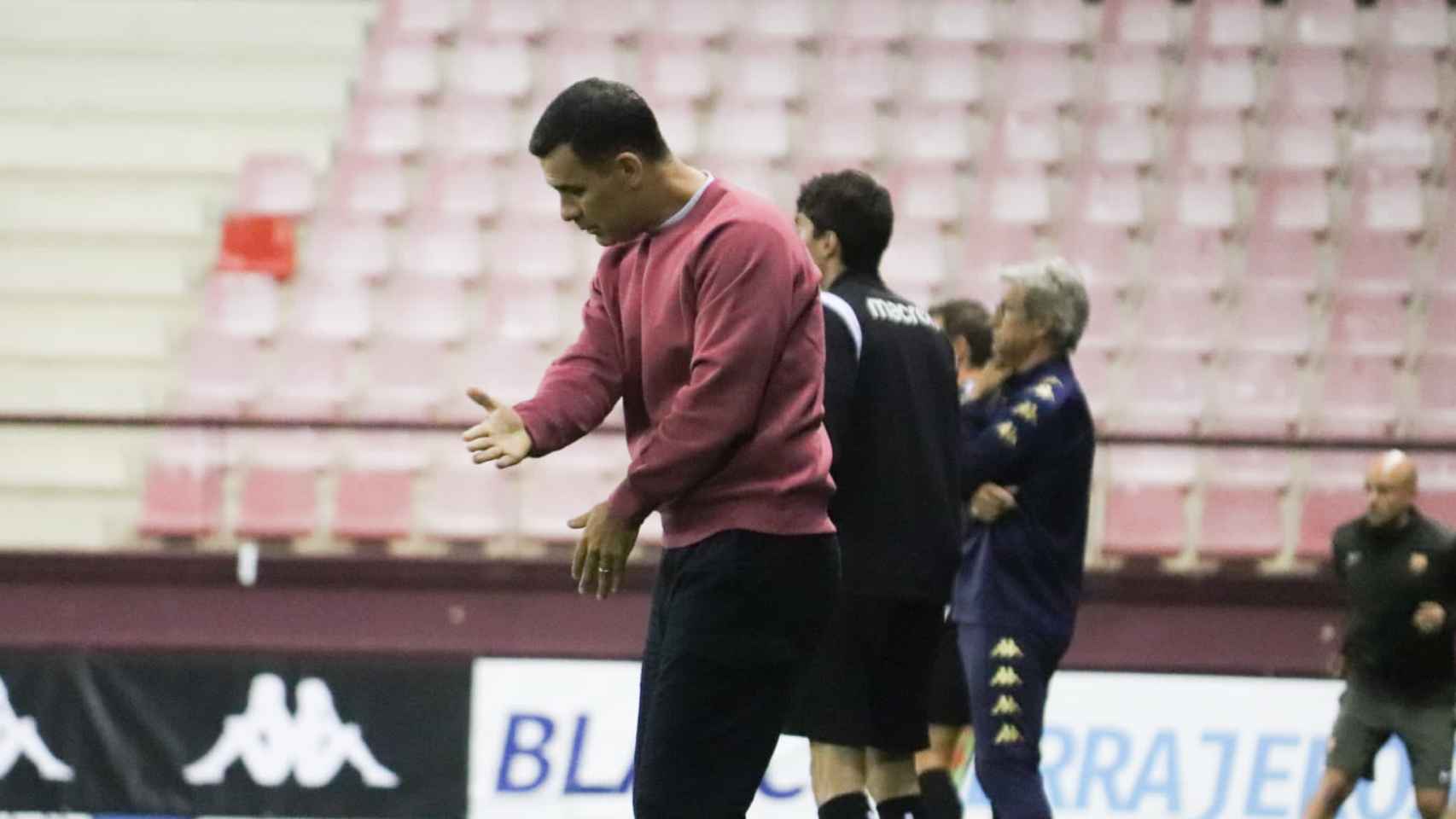 Rafa Márquez dirige al Barça B en la jornada inaugural de Primera RFEF ante el Logroñés