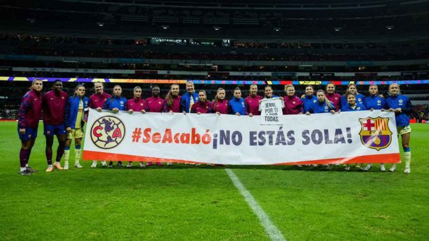 Las jugadoras del Barça se posicionan a favor de Jenni Hermoso con una pancarta en el Azteca