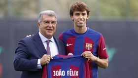 Joao Félix, junto a Joan Laporta, en su presentación como nuevo jugador del Barça