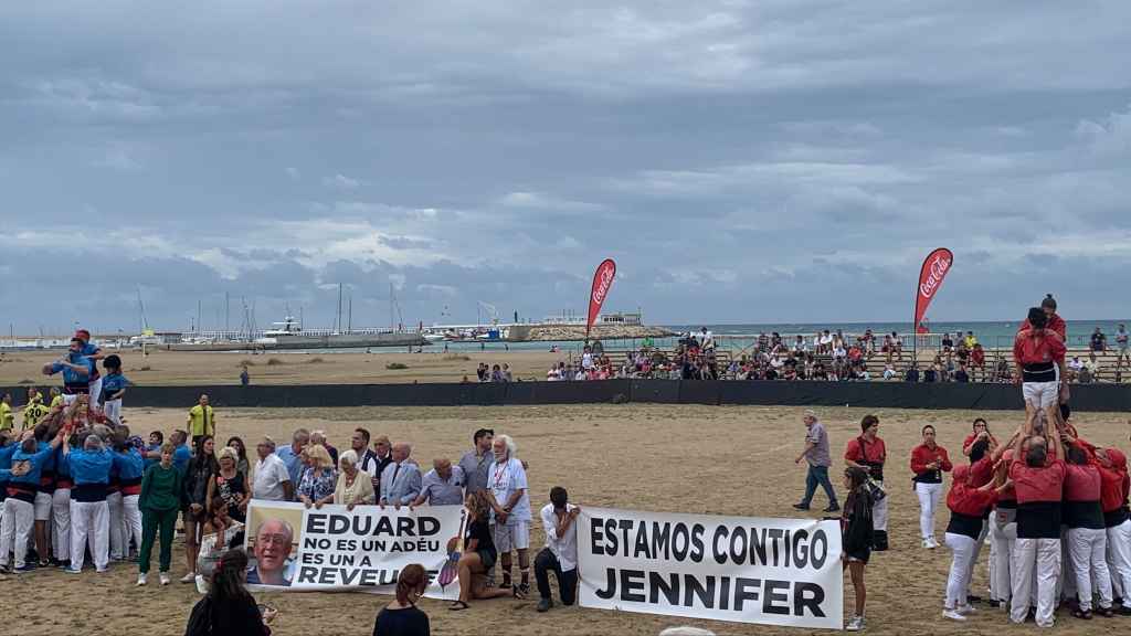 Los castellers actúan en el homenaje a Eduard Manchón