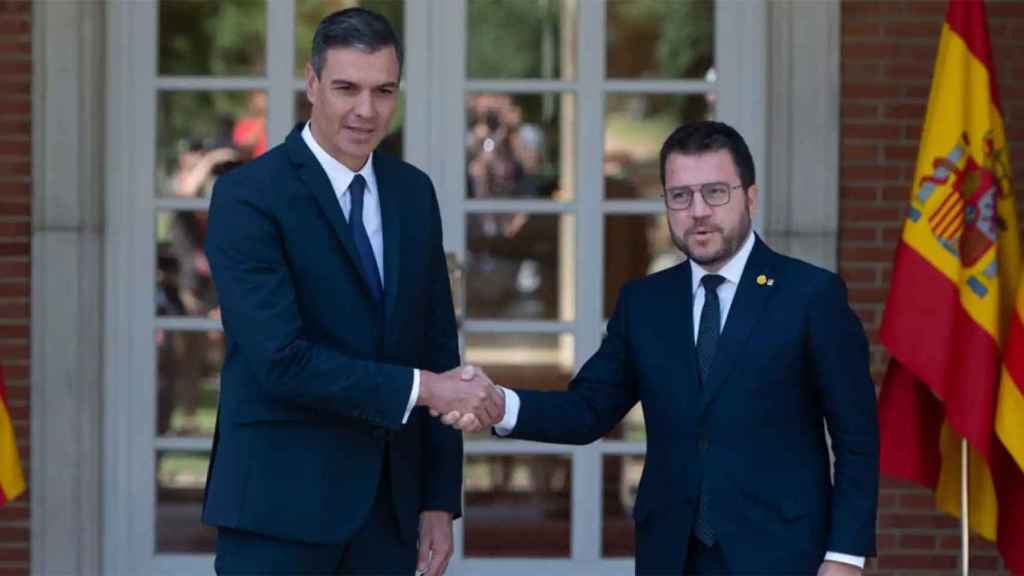 El presidente del Gobierno español, Pedro Sánchez (PSOE), y el de la Generalitat de Cataluña, Pere Aragonès (ERC), en una imagen de archivo