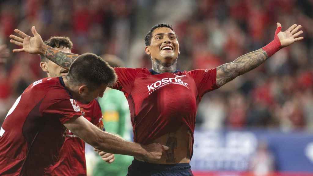 El Chimy Ávila celebra su gol al Barça