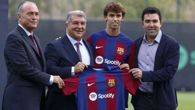 Joao Félix, presentado por Rafa Yuste, Laporta y Deco / EFE