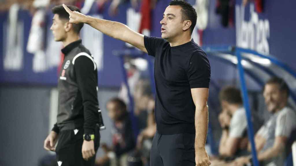 Xavi Hernández, durante el partido contra Osasuna en el Sadar