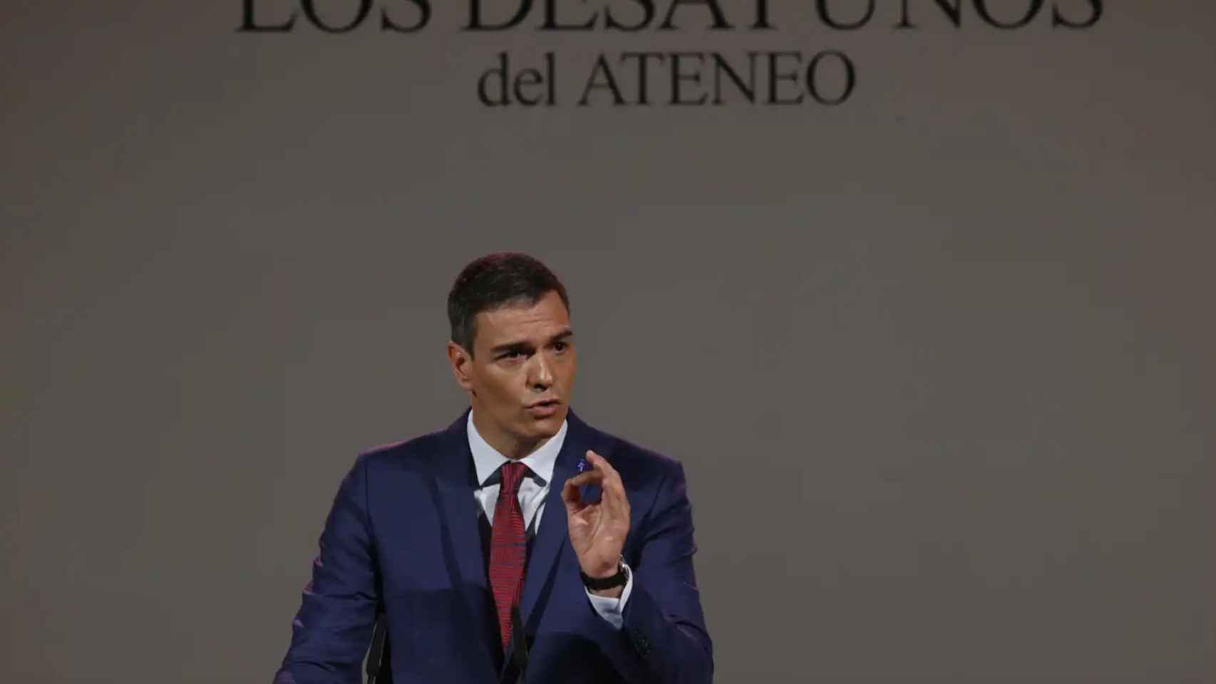 El presidente del Gobierno, Pedro Sánchez, este lunes en el Ateneo de Madrid