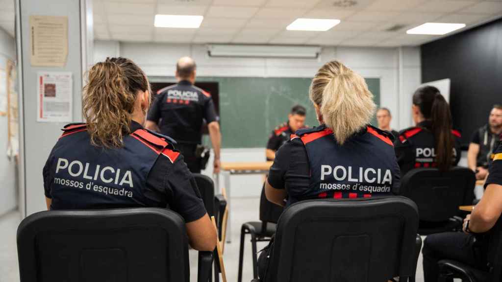 Briefing de Mossos d'Esquadra en Sabadell