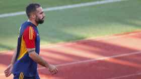 Dani Carvajal, acudiendo a un entrenamiento de la selección española