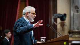 El líder de Cs en Cataluña, Carlos Carrizosa, en el pleno del Parlament.