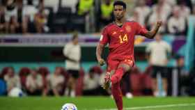 Alejandro Balde, durante un partido con la selección española de fútbol