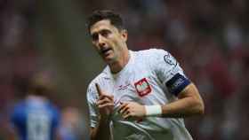 Robert Lewandowski, celebrando un gol marcado con la selección de Polonia