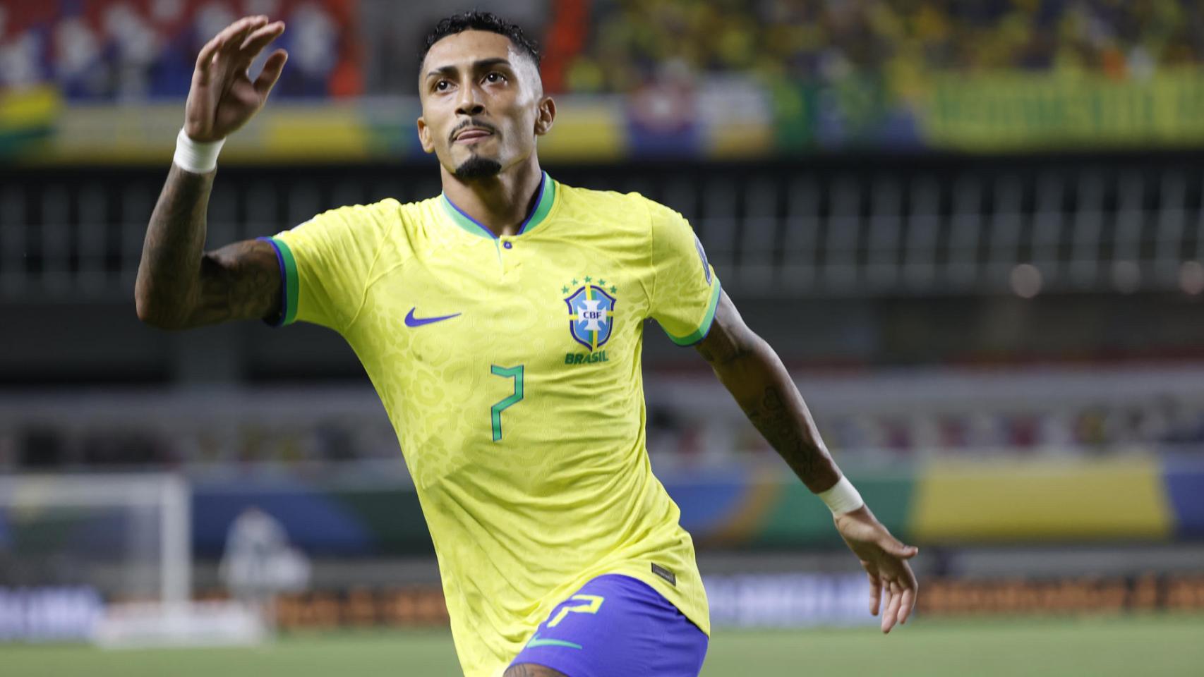 Raphinha da un toque de atención a Xavi y Lamine Yamal desde Brasil