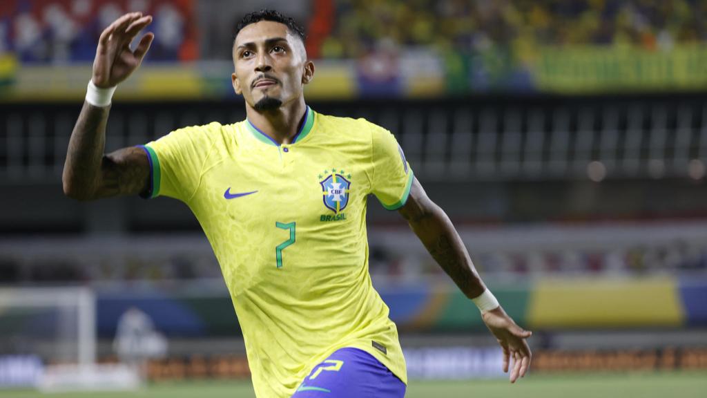 Raphinha da un toque de atención a Xavi y Lamine Yamal desde Brasil