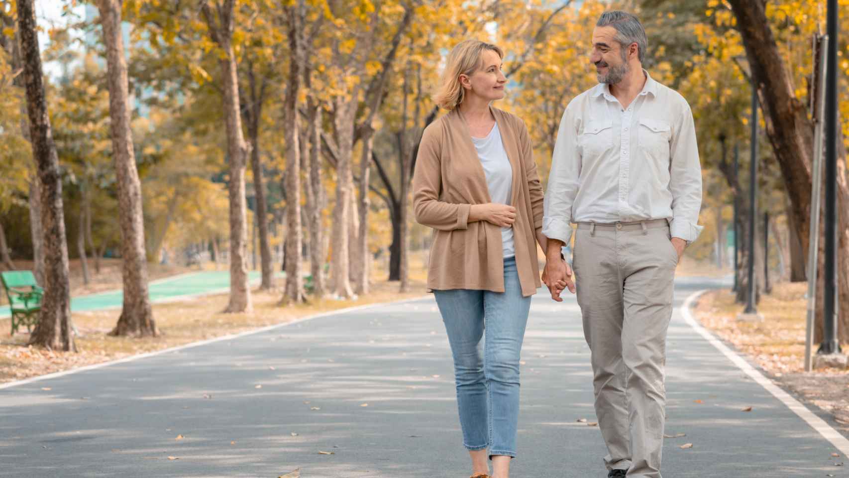 Pareja paseando