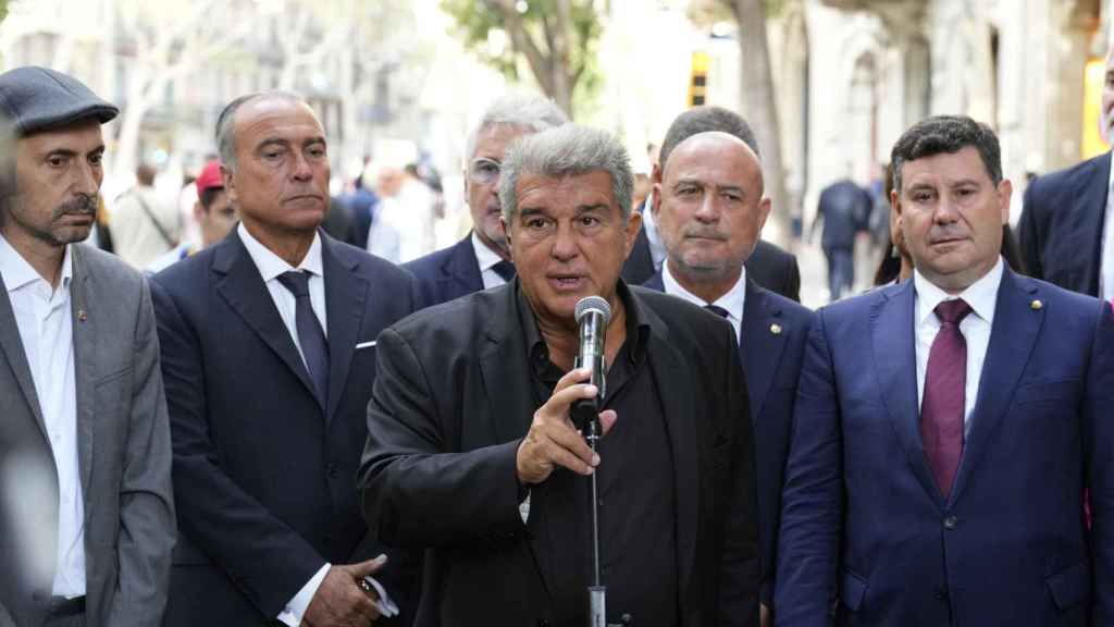 Joan Laporta, en la ofrenda floral del Barça al monumento de Rafael Casanovas