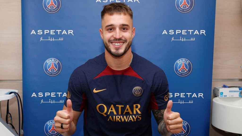 Arnau Tenas, superando las pruebas médicas con el PSG