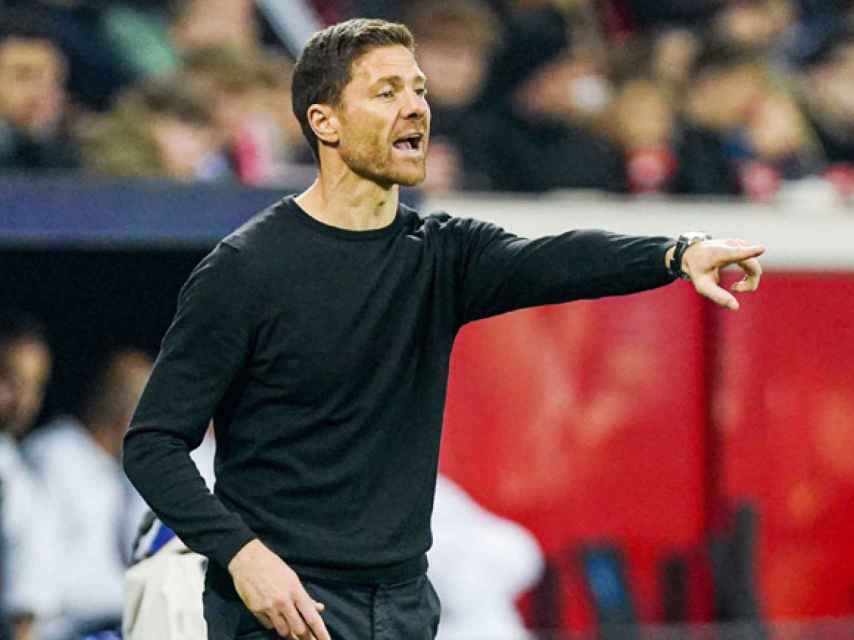 Xabi Alonso, dirigiendo un partido del Bayer Leverkusen