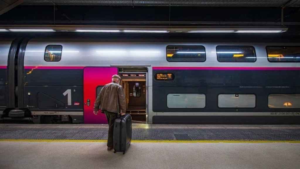 Tren de servicio de alta velocidad TGV InOu de SNFC Voyageurs