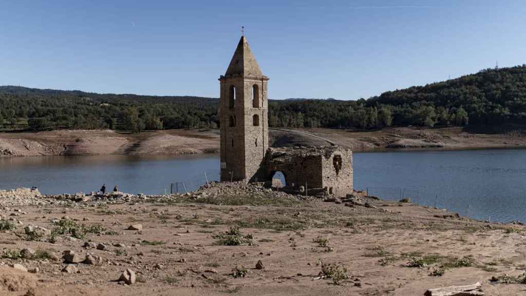 Imagen del pantano de Sau de octubre pasado, con toda la iglesia emergiendo del agua