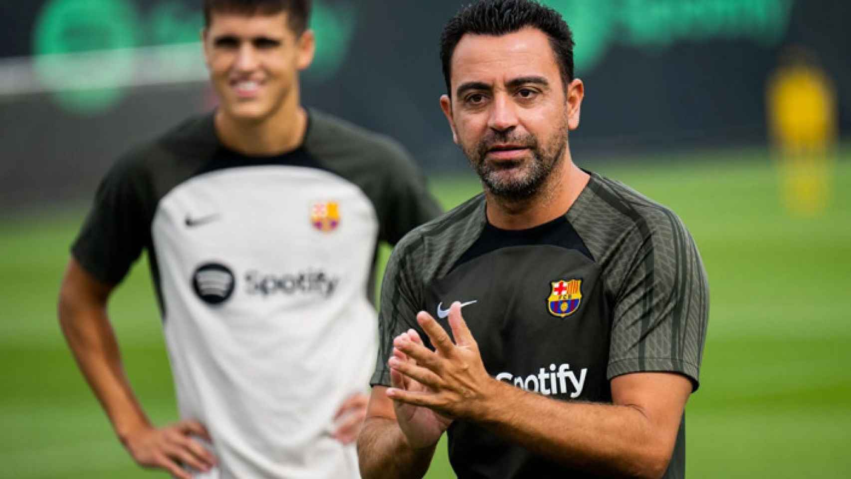 Xavi dirige un entrenamiento del Barça en la temporada 2023-24