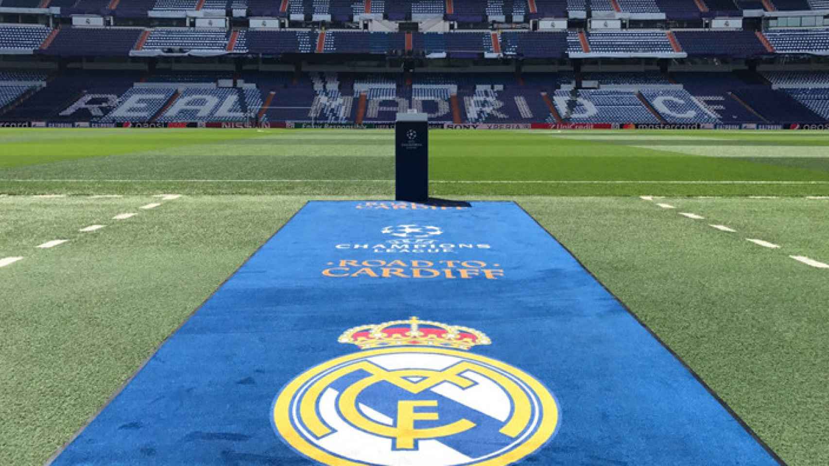 El escudo del Real Madrid en el Santiago Bernabéu