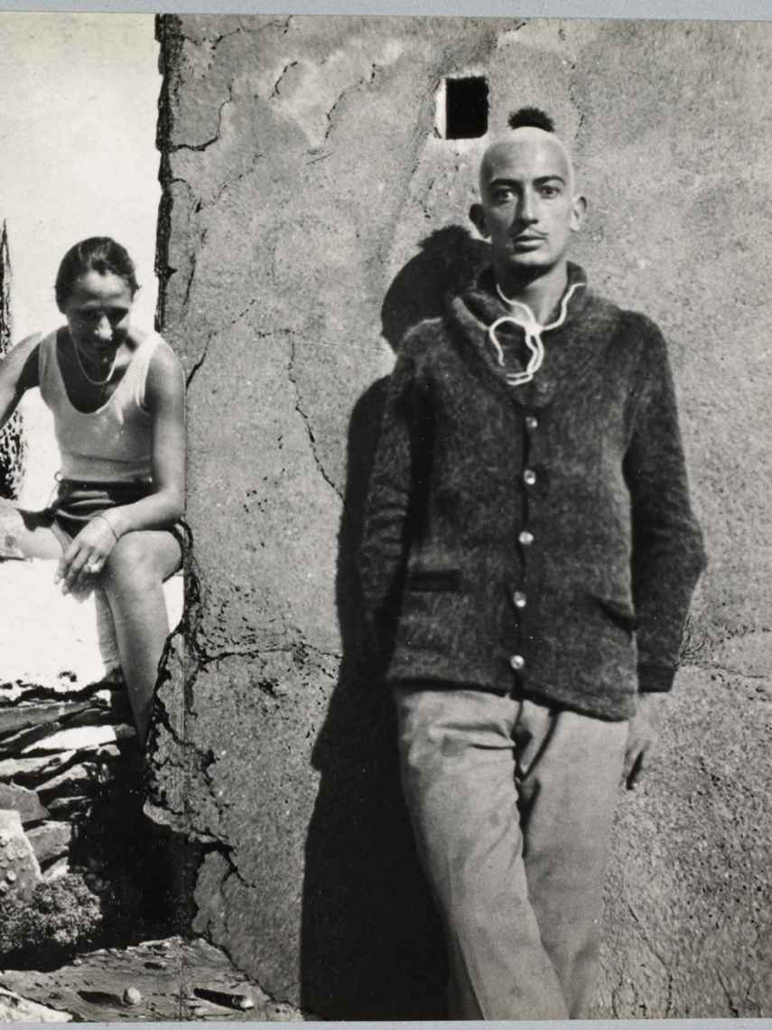 Fotografía de Gala y Salvador Dalí en Cadaqués, 1931 © Derechos de imagen de Salvador Dalí. Fundació Gala-Salvador Dalí, Figueres, 2023