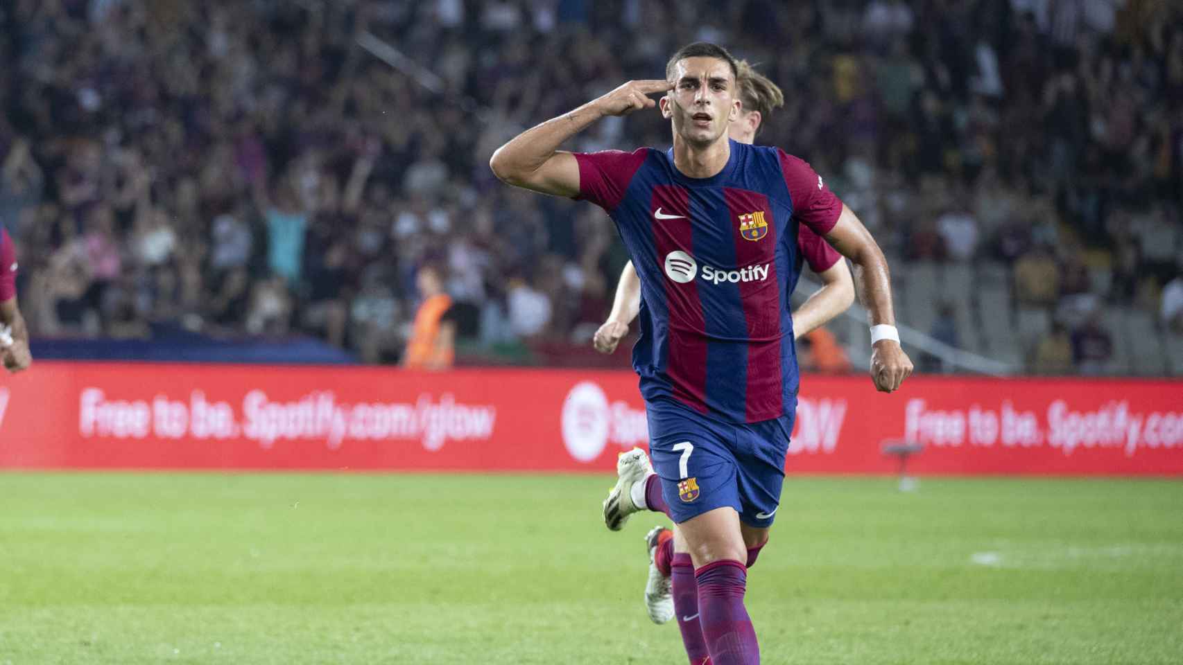 Ferran Torres celebra a lo grande su golazo de falta ante el Betis