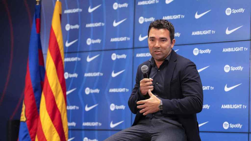 Deco, durante una rueda de prensa con el FC Barcelona