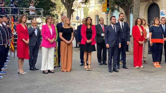El presidente de la Generalitat, Pere Aragonès, y sus 14 'consellers', cantando 'Els Segadors' en la pasada Diada