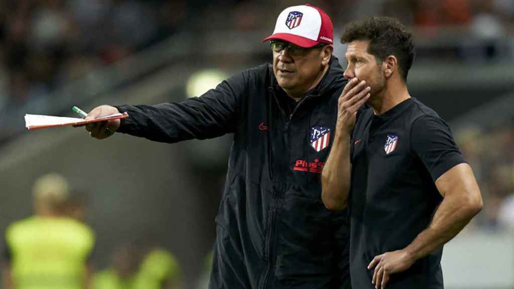 El Mono Burgos, junto al Cholo Simeone en una imagen de archivo