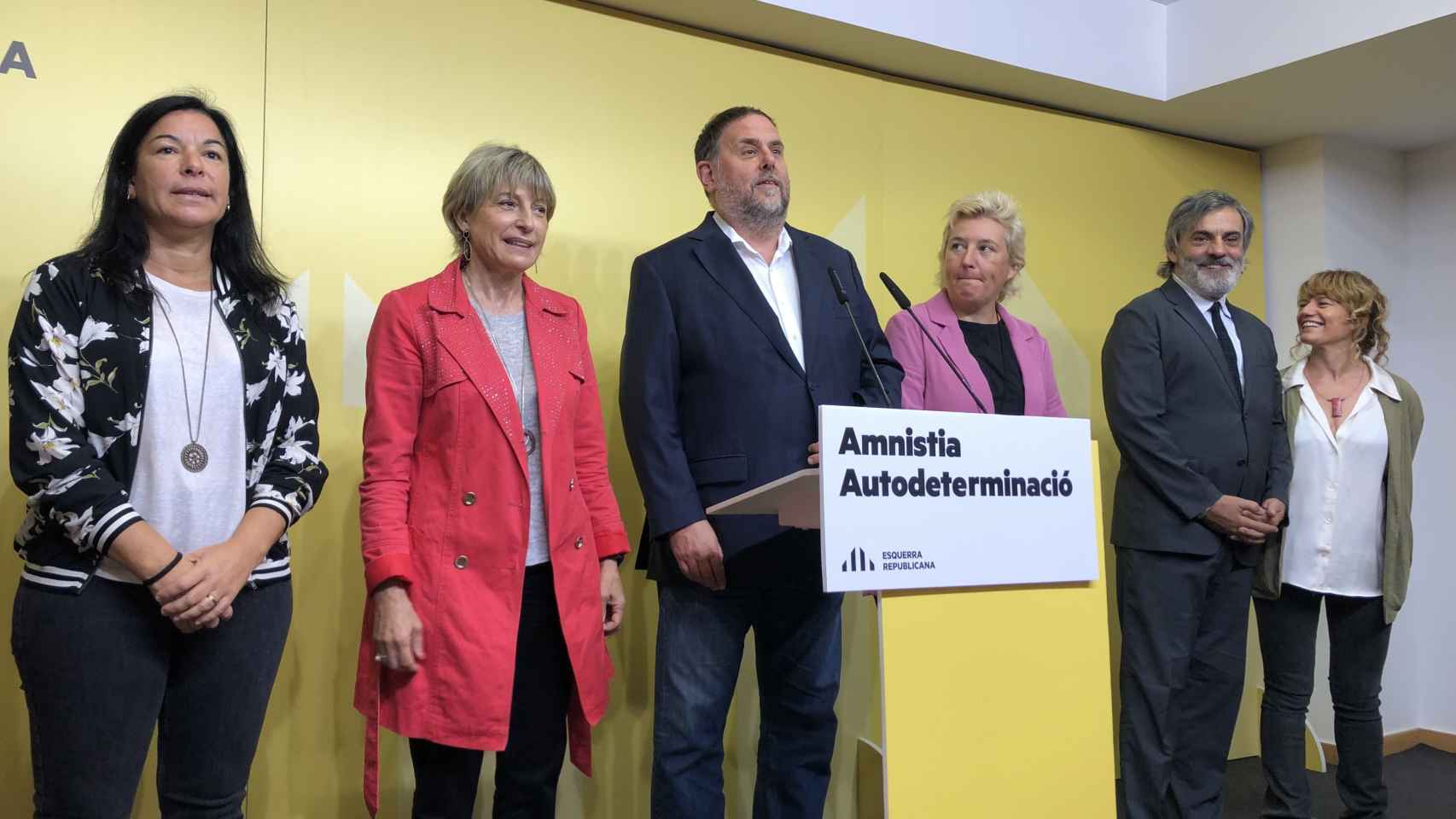 El presidente de ERC, Oriol Junqueras, junto a la expresidenta del Parlament Carme Forcadell y otros miembros de ERC.