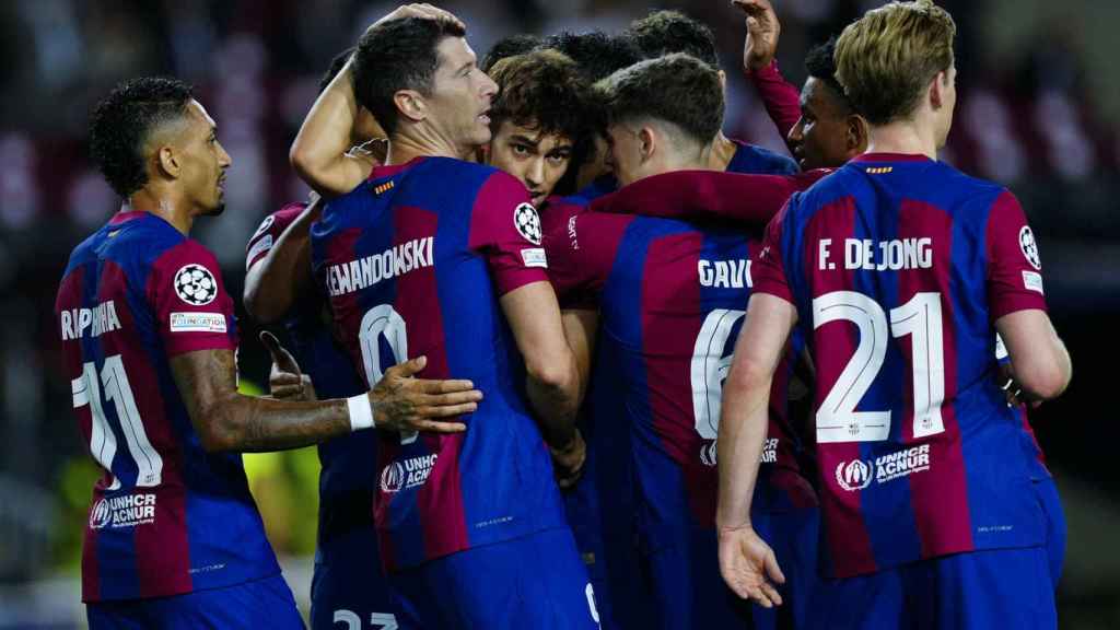 El FC Barcelona, celebrando uno de los goles de Joao Félix